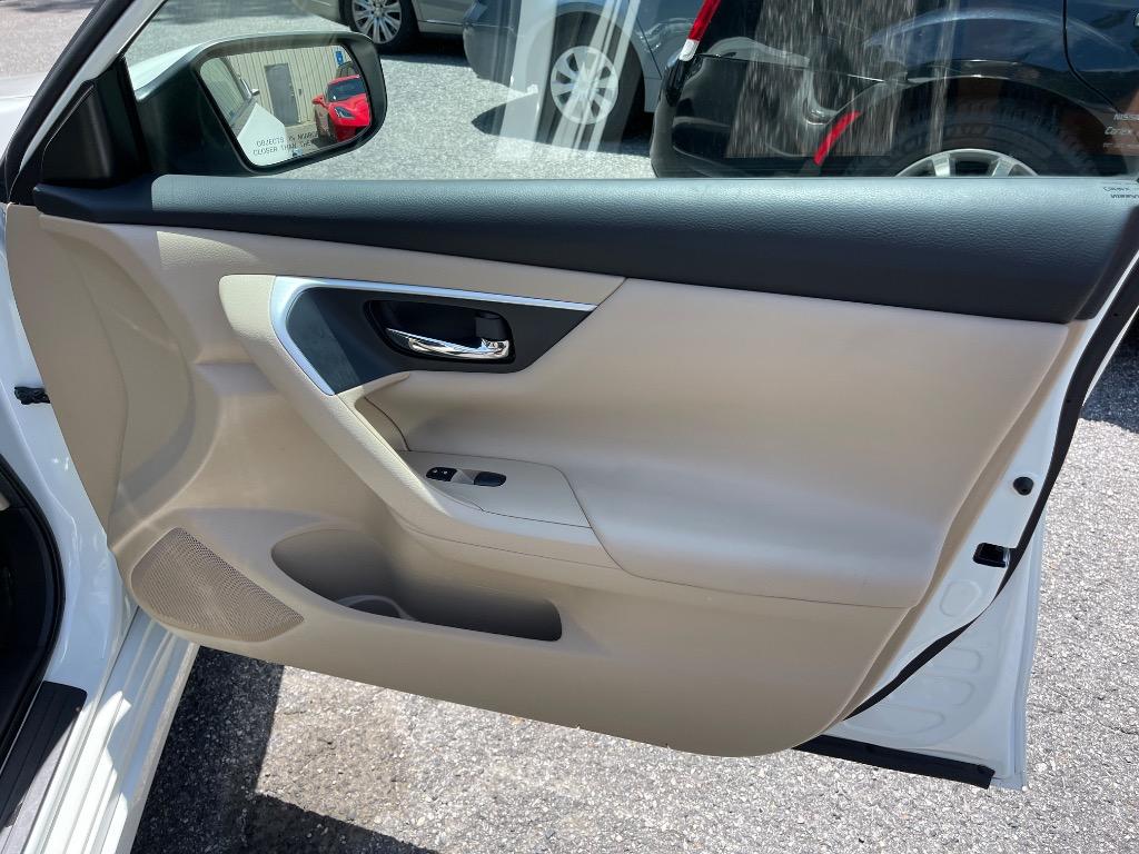 2016 Nissan Altima - $10,100