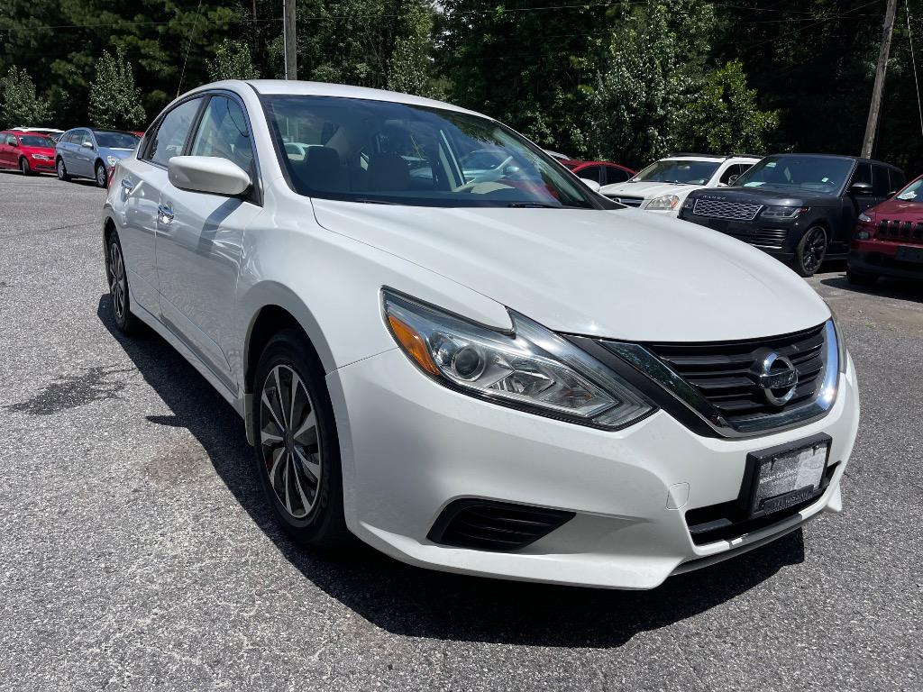 2016 Nissan Altima - $10,100