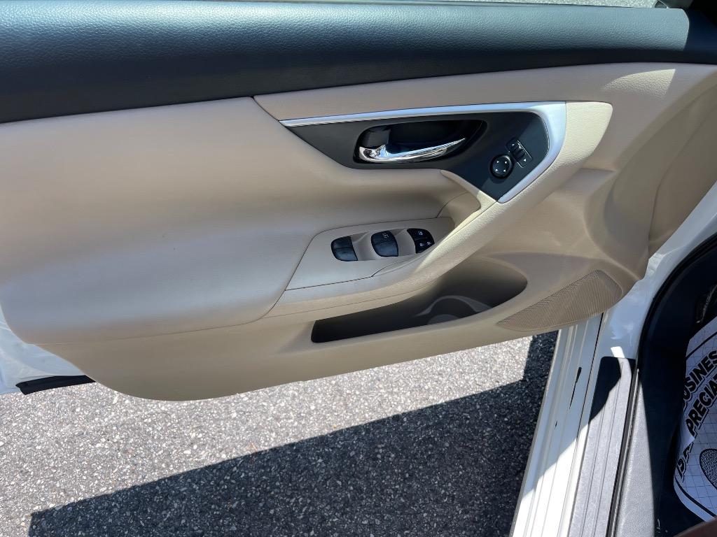 2016 Nissan Altima - $10,100