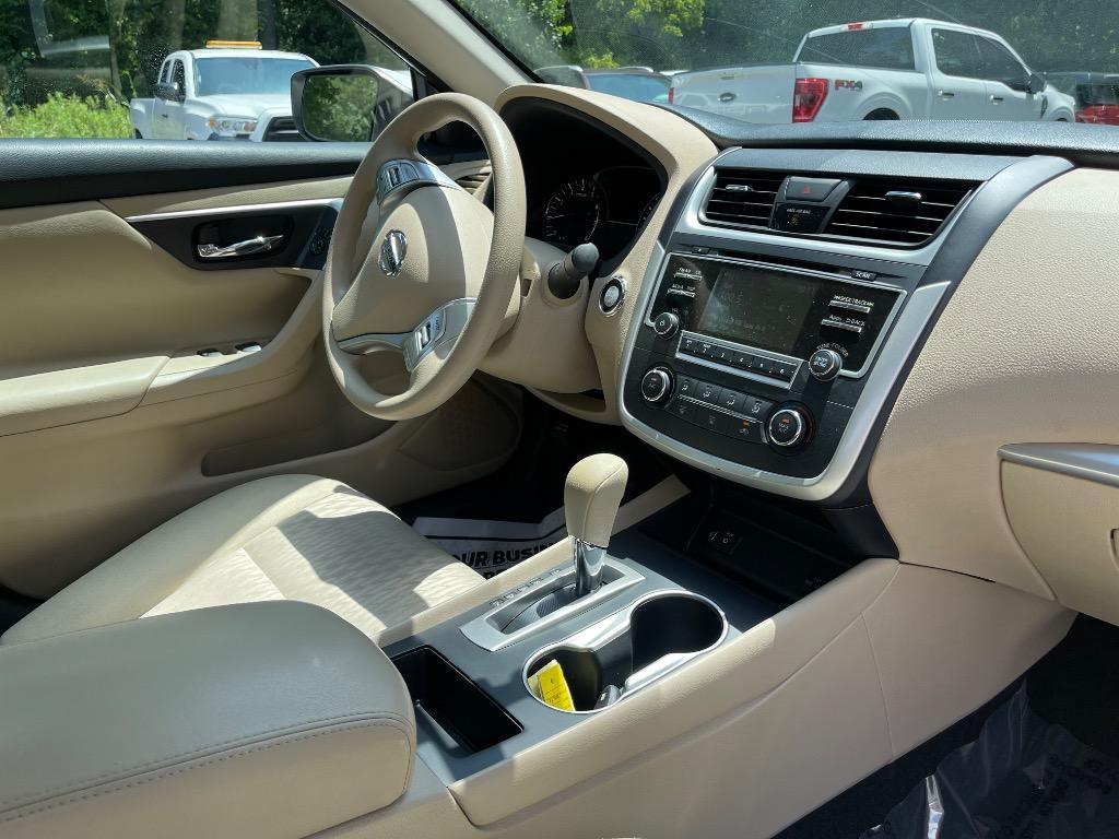2016 Nissan Altima - $10,100