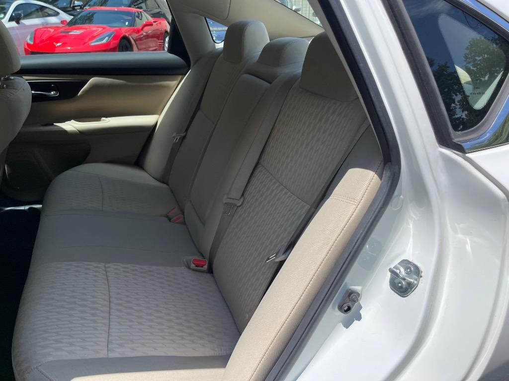 2016 Nissan Altima - $10,100