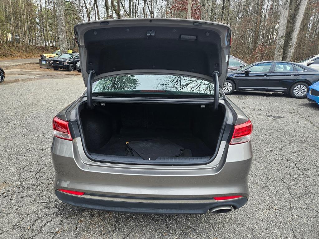 2016 Kia Optima - $9,385