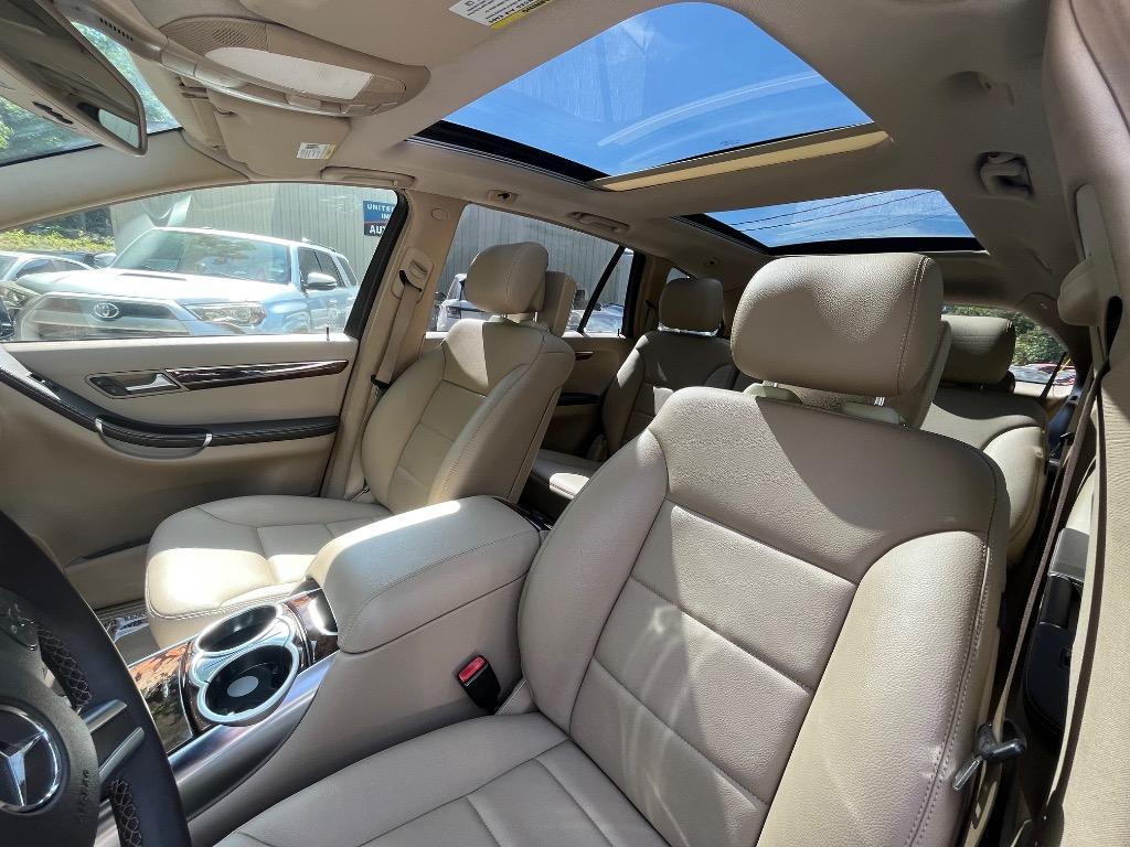2011 Mercedes-Benz R-Class - $9,285