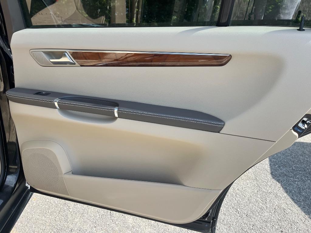 2011 Mercedes-Benz R-Class - $9,285