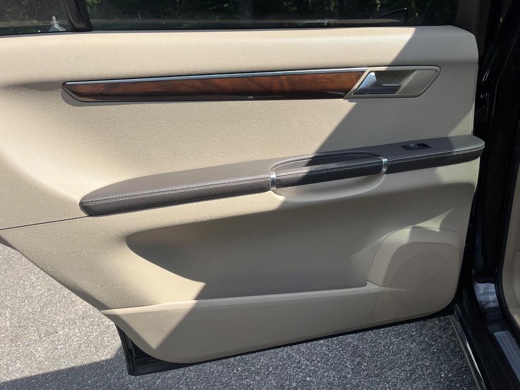 2011 Mercedes-Benz R-Class - $9,285