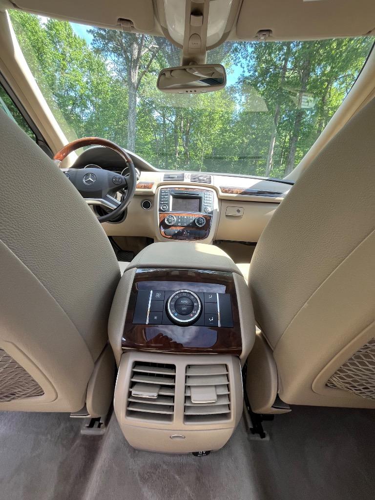 2011 Mercedes-Benz R-Class - $9,285