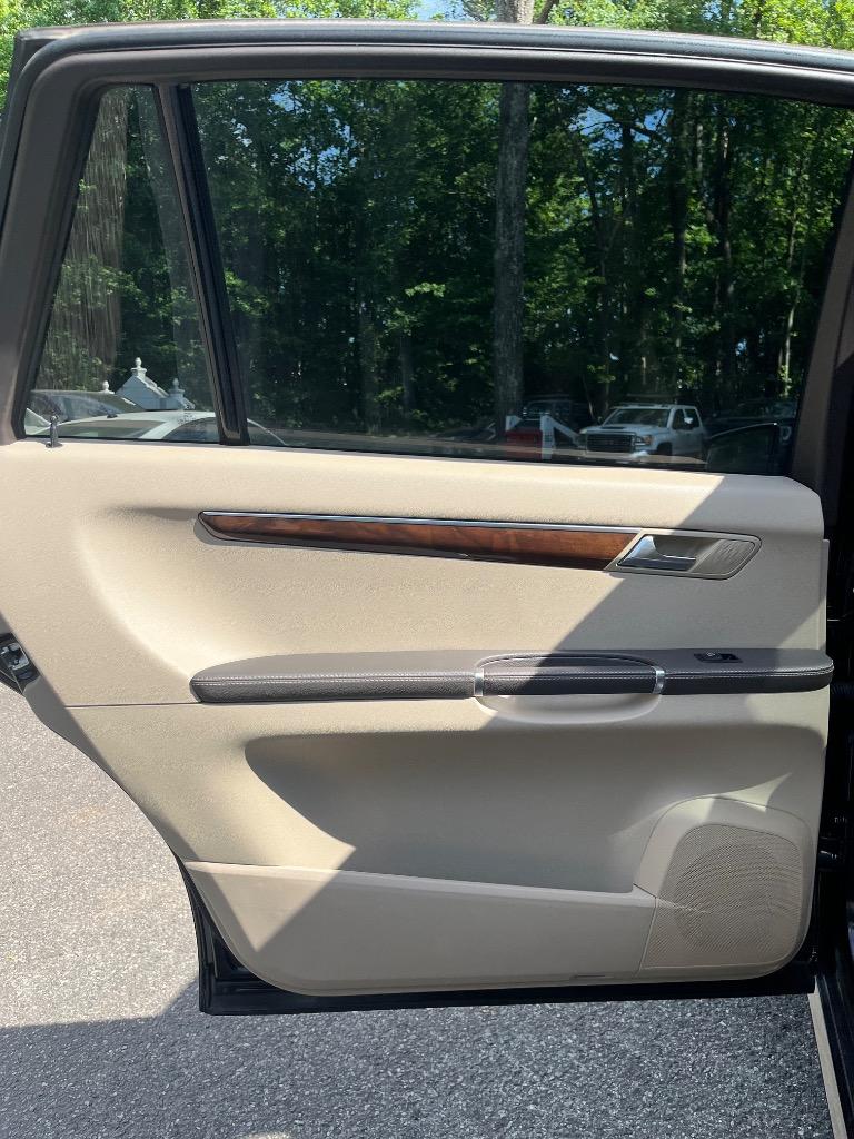 2011 Mercedes-Benz R-Class - $9,285