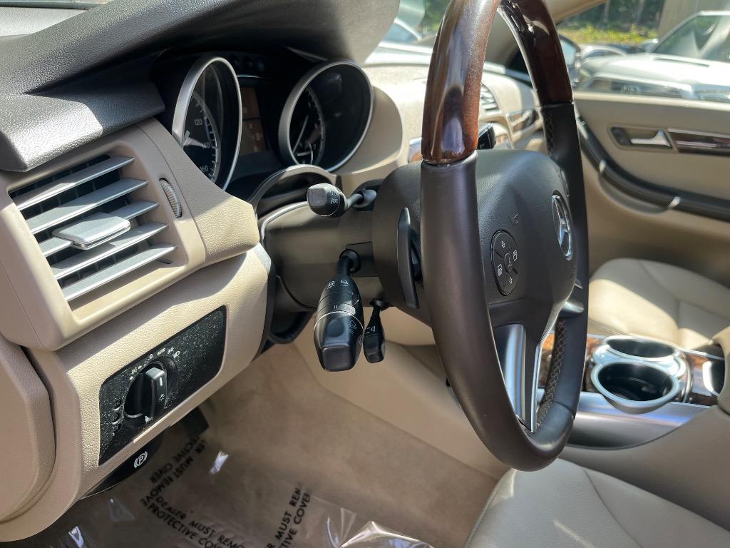 2011 Mercedes-Benz R-Class - $9,285
