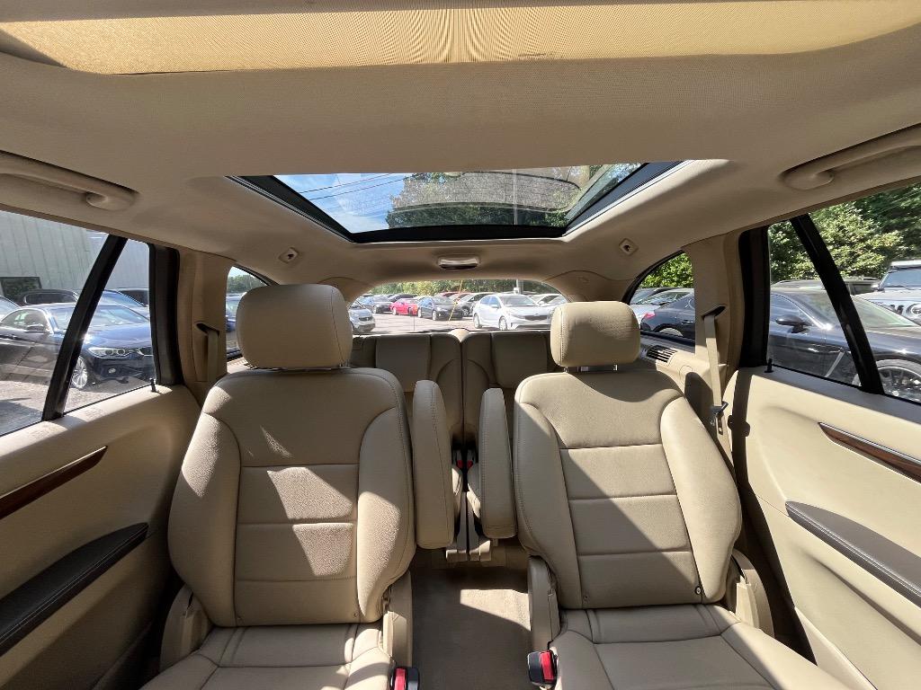 2011 Mercedes-Benz R-Class - $9,285