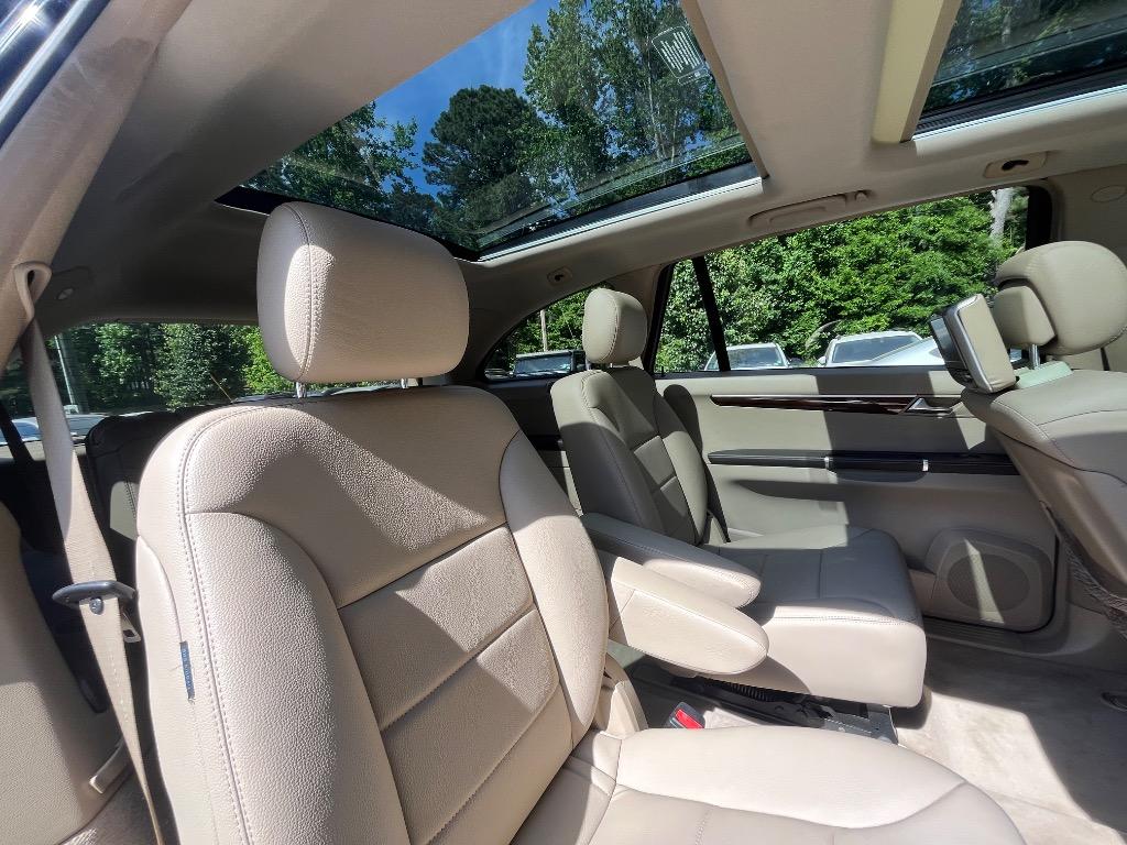 2011 Mercedes-Benz R-Class - $9,285