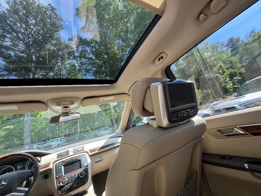 2011 Mercedes-Benz R-Class - $9,285