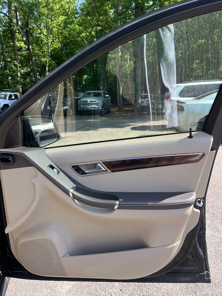 2011 Mercedes-Benz R-Class - $9,285