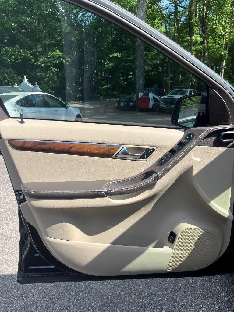 2011 Mercedes-Benz R-Class - $9,285