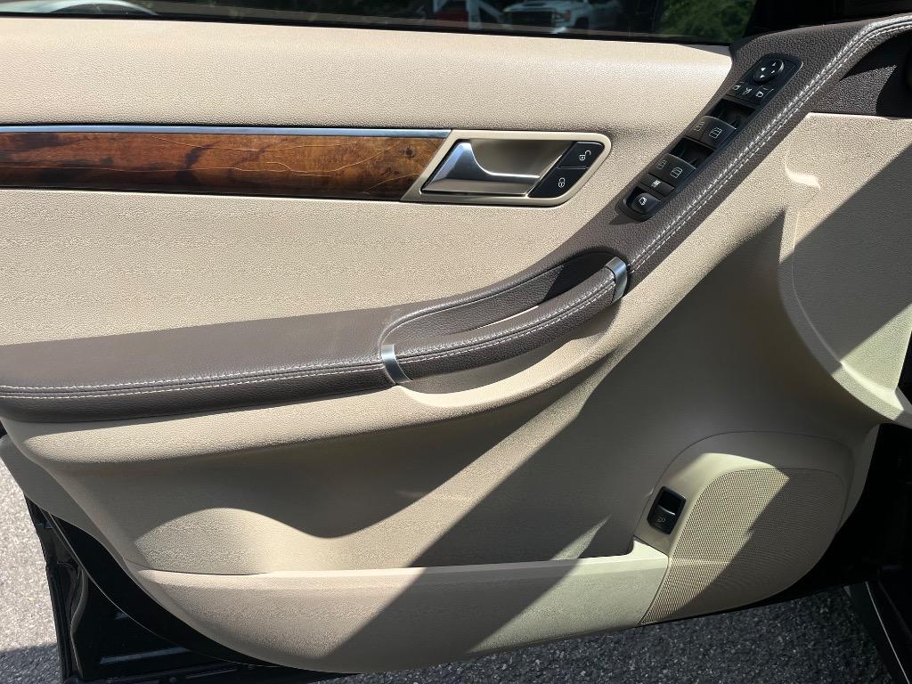2011 Mercedes-Benz R-Class - $9,285
