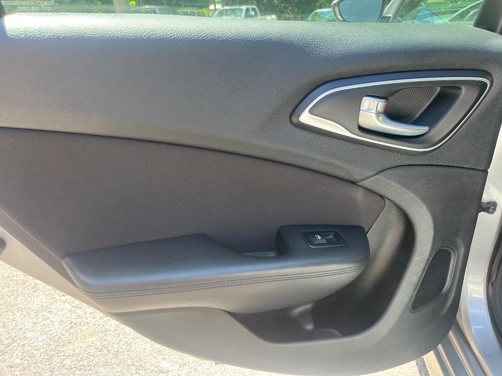 2015 Chrysler 200 - $7,380
