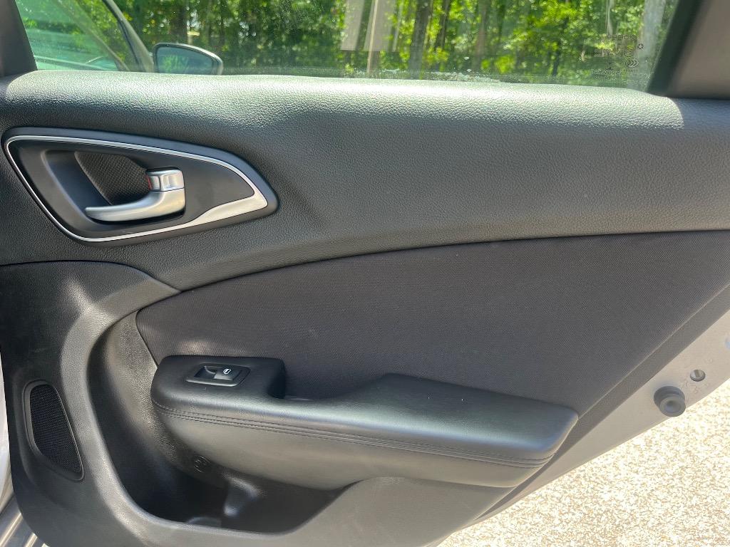 2015 Chrysler 200 - $7,380