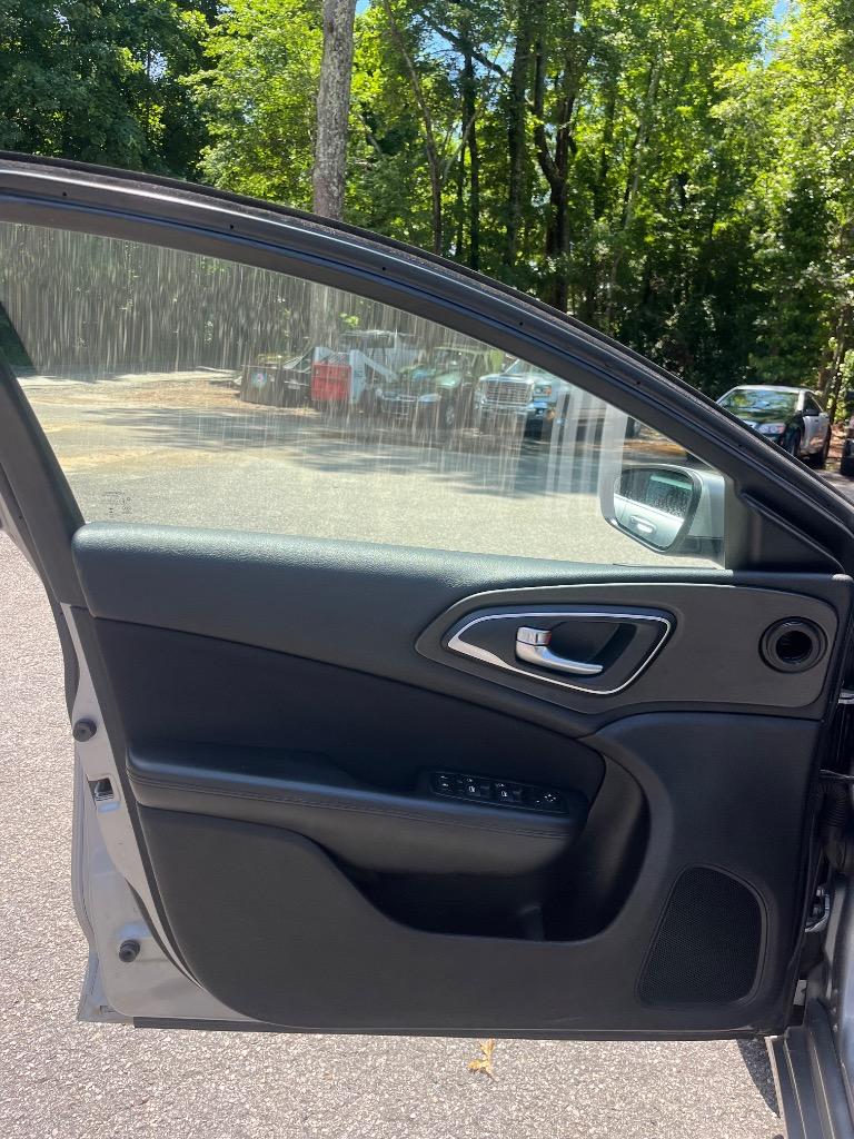 2015 Chrysler 200 - $7,380
