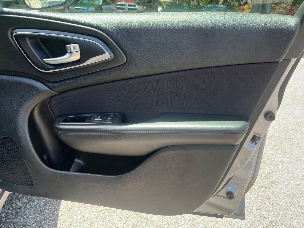 2015 Chrysler 200 - $7,380