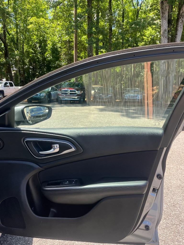 2015 Chrysler 200 - $7,380