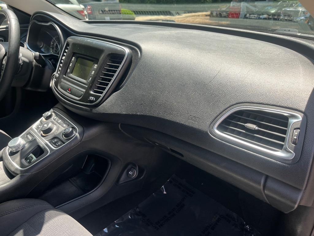 2015 Chrysler 200 - $7,380