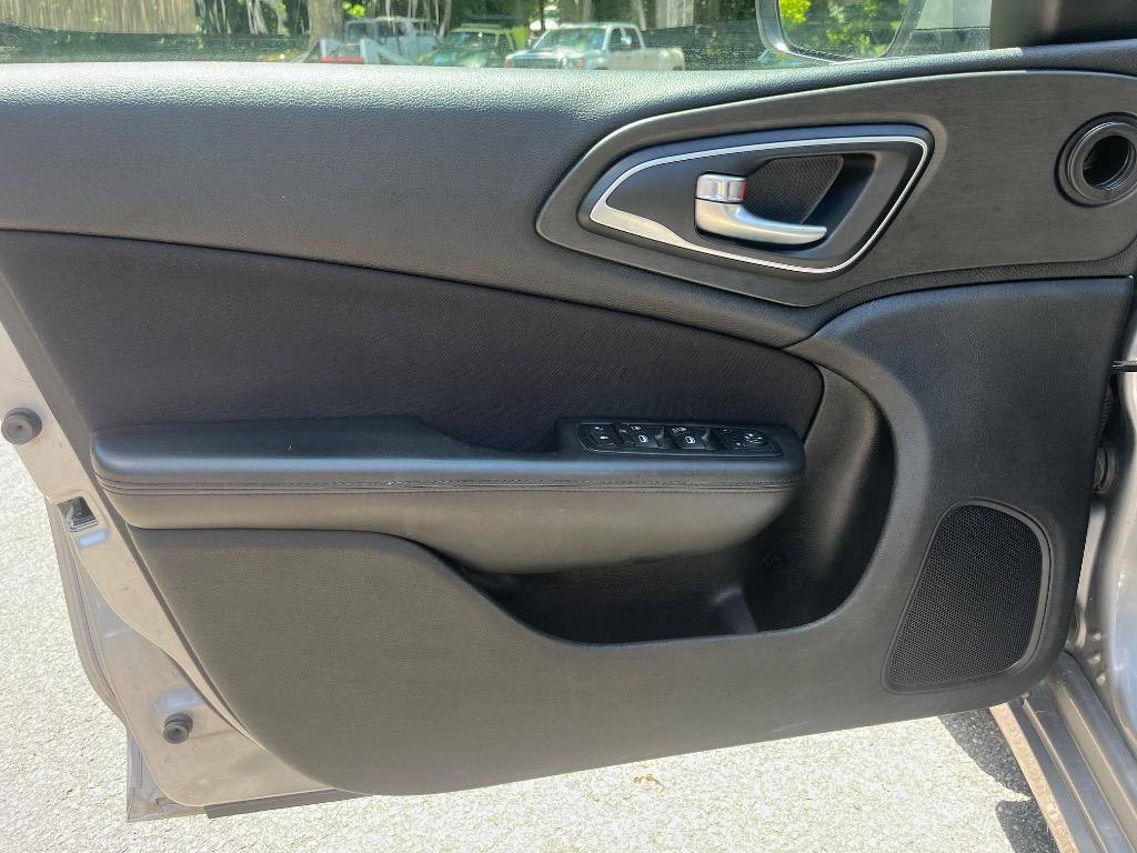 2015 Chrysler 200 - $7,380