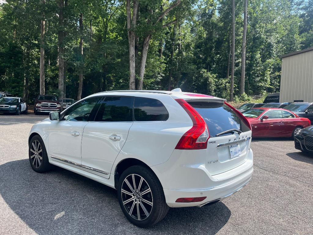 2015 Volvo XC60 - $12,197