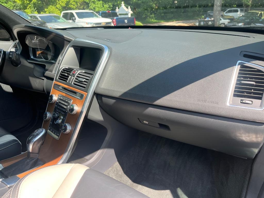 2015 Volvo XC60 - $12,197