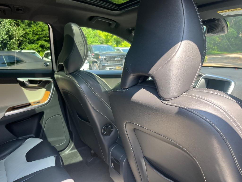 2015 Volvo XC60 - $12,197
