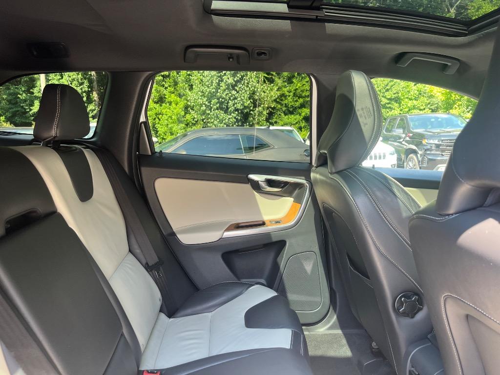 2015 Volvo XC60 - $12,197