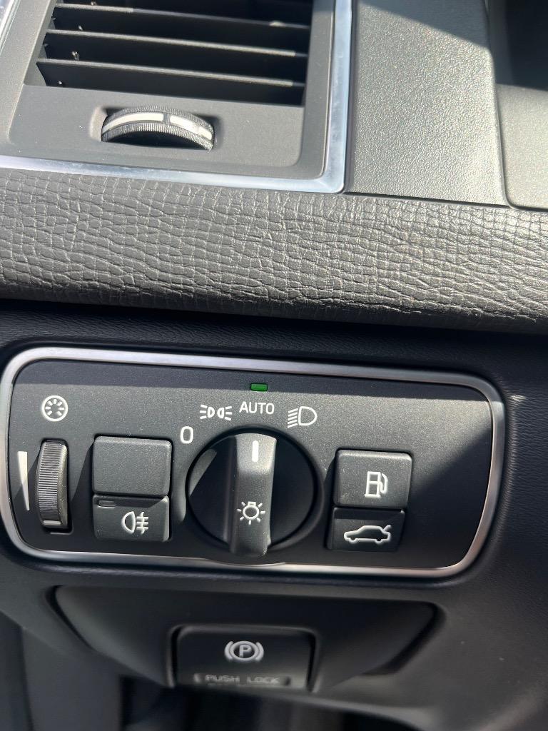 2015 Volvo XC60 - $12,197