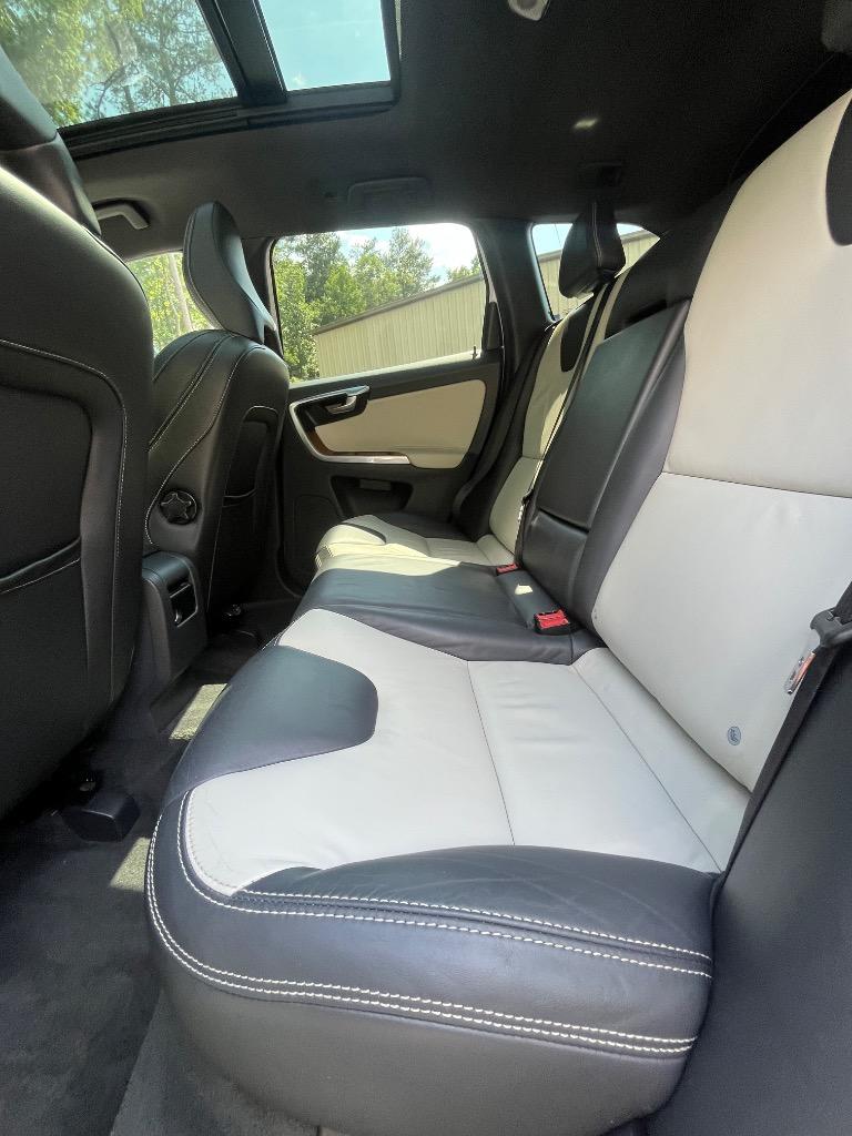 2015 Volvo XC60 - $12,197