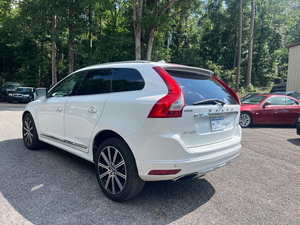 2015 Volvo XC60 - $12,197