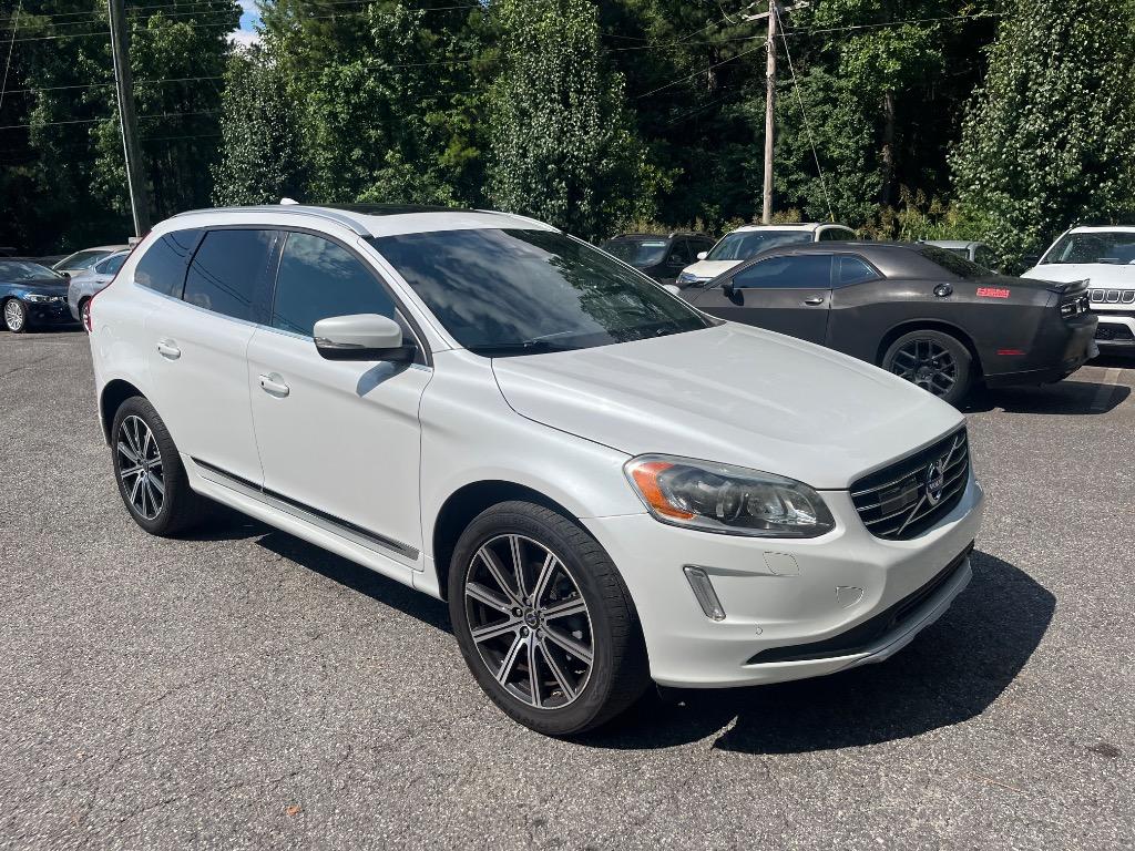 2015 Volvo XC60 - $12,197