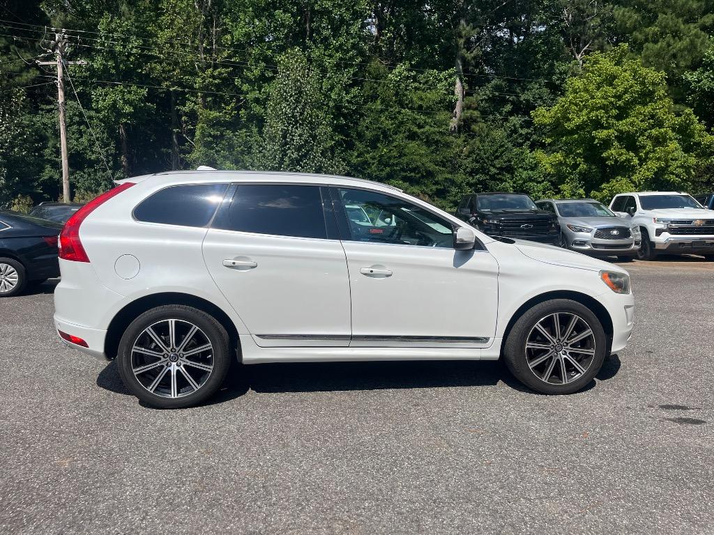 2015 Volvo XC60 - $12,197
