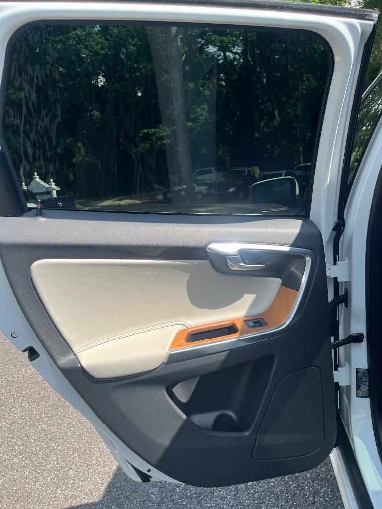 2015 Volvo XC60 - $12,197
