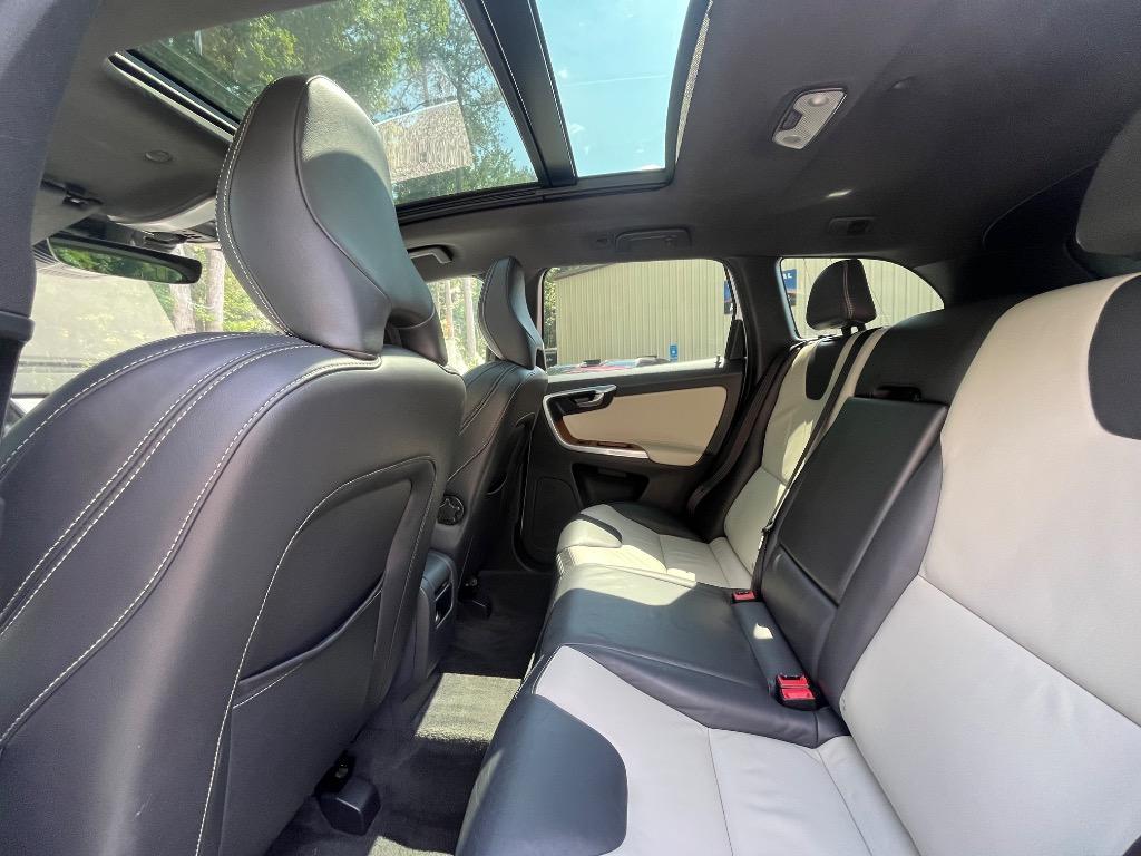2015 Volvo XC60 - $12,197