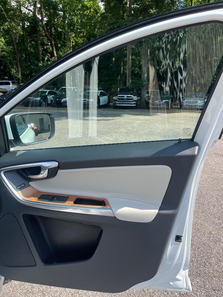 2015 Volvo XC60 - $12,197