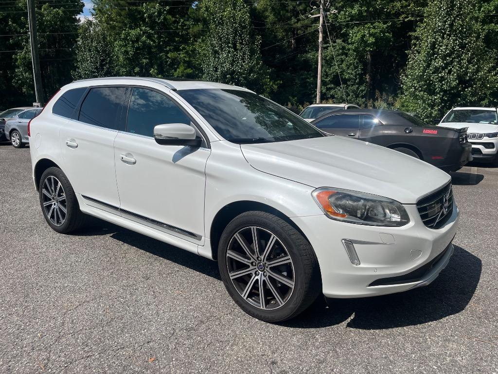 2015 Volvo XC60 - $12,197