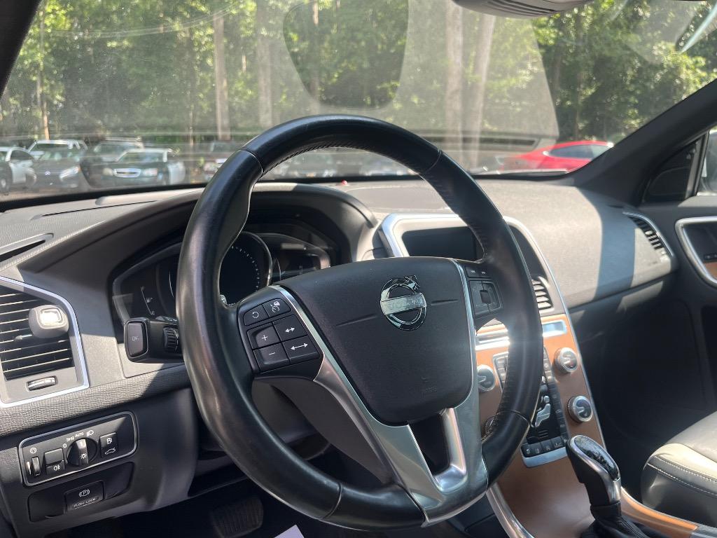 2015 Volvo XC60 - $12,197