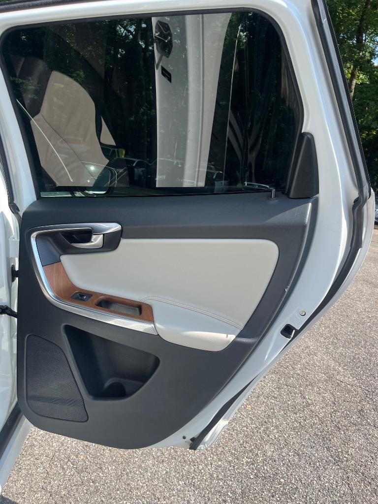 2015 Volvo XC60 - $12,197