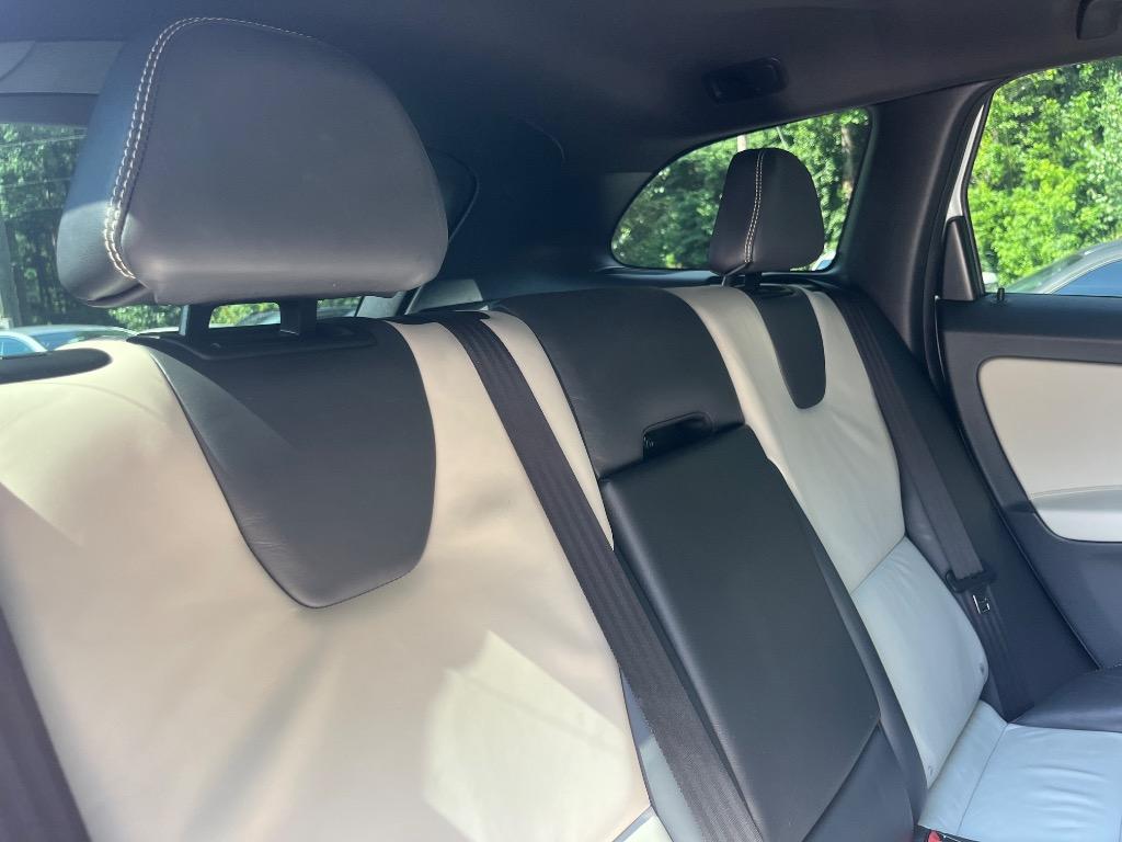 2015 Volvo XC60 - $12,197