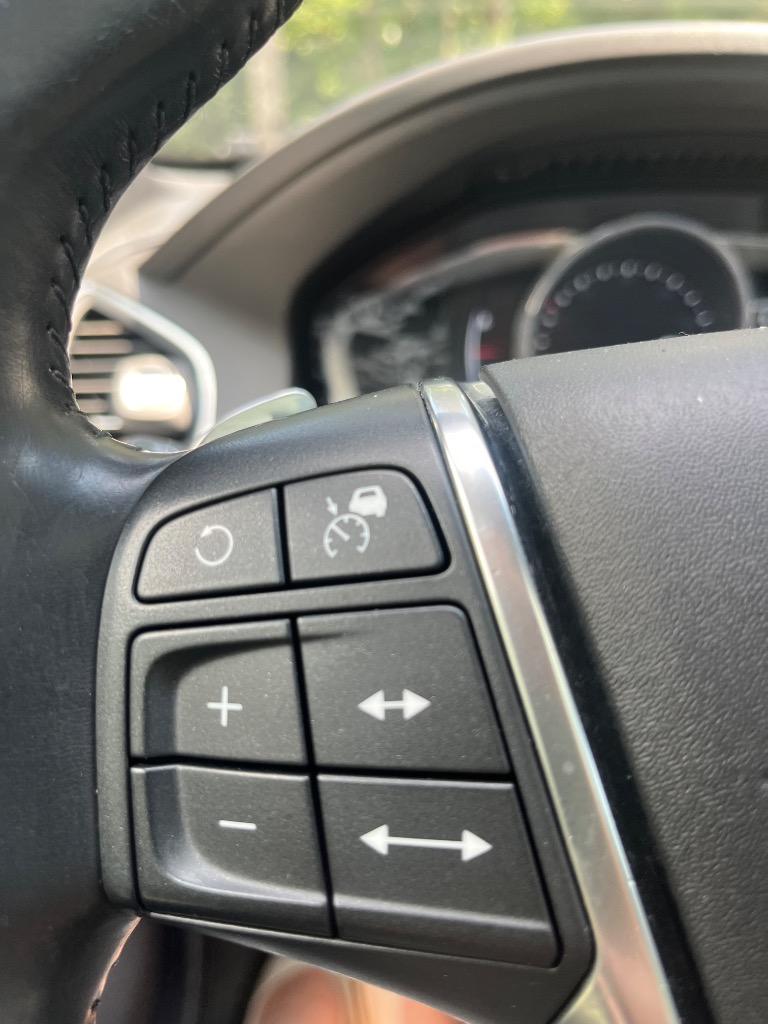 2015 Volvo XC60 - $12,197