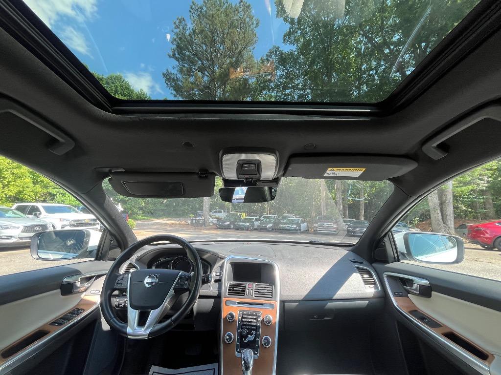 2015 Volvo XC60 - $12,197
