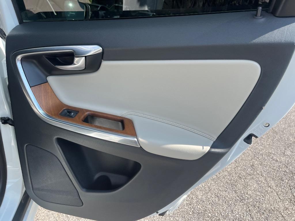 2015 Volvo XC60 - $12,197