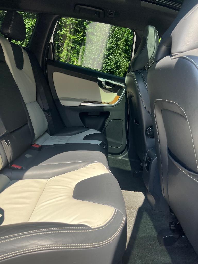 2015 Volvo XC60 - $12,197
