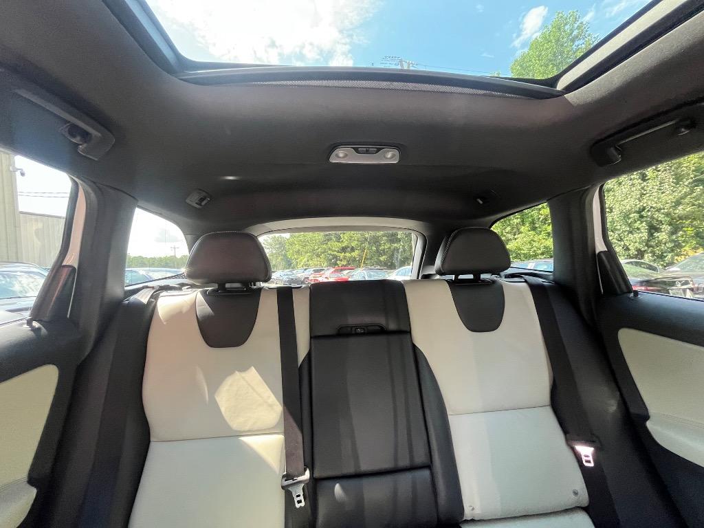 2015 Volvo XC60 - $12,197
