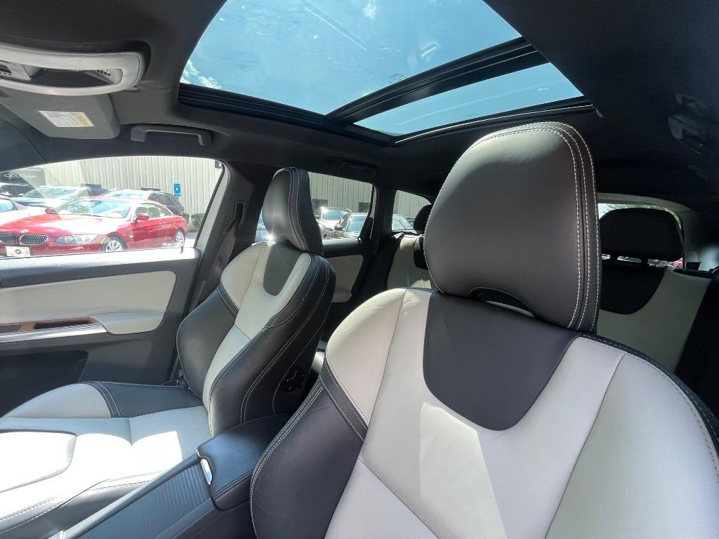 2015 Volvo XC60 - $12,197