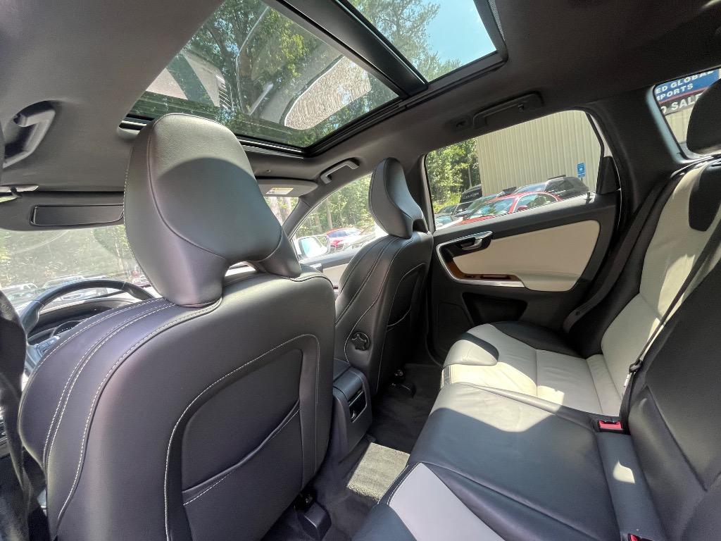 2015 Volvo XC60 - $12,197