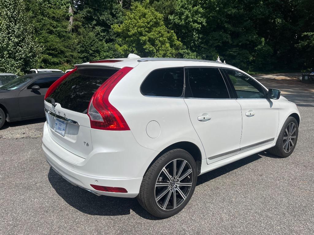 2015 Volvo XC60 - $12,197