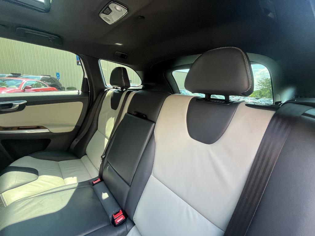 2015 Volvo XC60 - $12,197